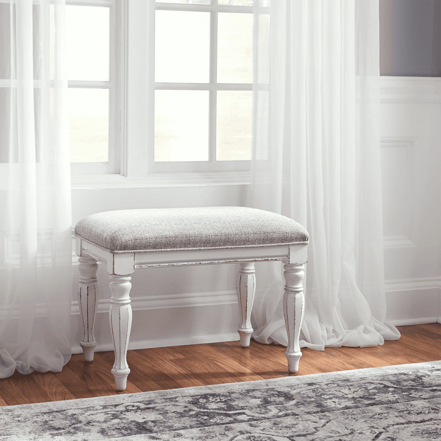 244-AB9001 Magnolia Manor Accent Bench 244-AB9001 Magnolia Manor Accent Bench